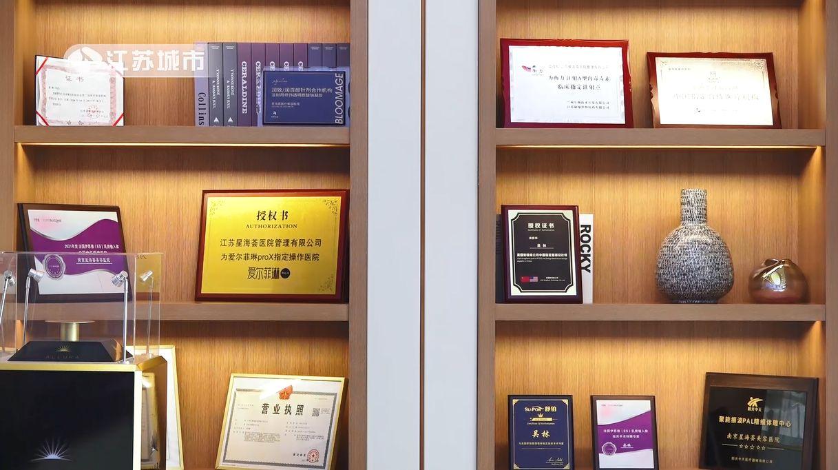 桌子拼手办柜